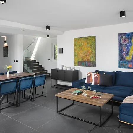 Holiday home Dea Flengi