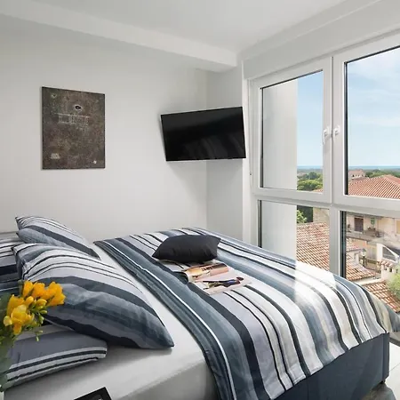 Holiday home Dea Flengi