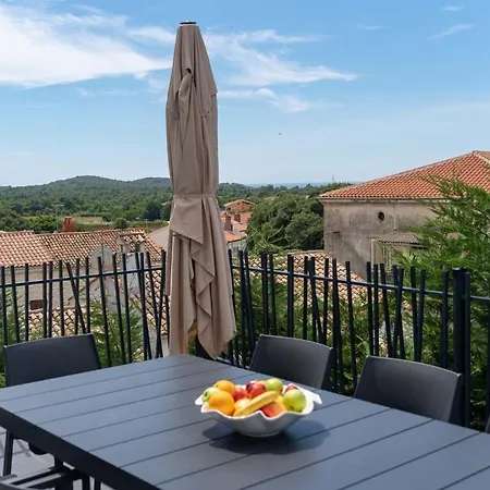 Holiday home Dea Flengi